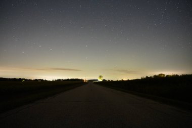 İsrail eyaletinin başkentinin gece manzarası.