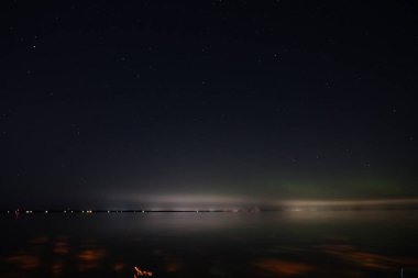 Soğuk kış mevsiminde Fond du Lac, Wisconsin, Lakeside Park 'ın gece çekimi