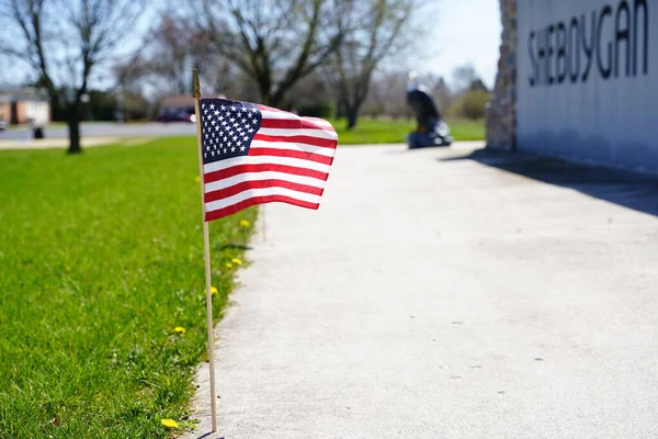 Little American Flag Waves Wind Showing Pride Remembrance Fallen Veterans — Stock Photo, Image