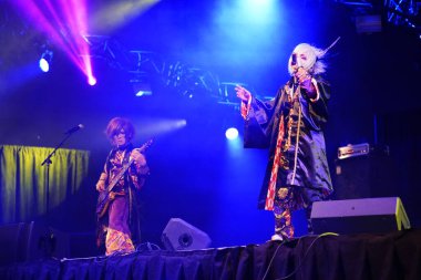 Milwaukee, Wisconsin ABD - 13 Şubat 2020: Japon görsel Kei rock grubu ACME ilk yurtdışı konserini Wisconsin Center 'daki Anime Milwaukee' de verdi..