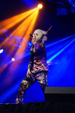 Milwaukee, Wisconsin ABD - 13 Şubat 2020: Japon görsel Kei rock grubu ACME ilk yurtdışı konserini Wisconsin Center 'daki Anime Milwaukee' de verdi..