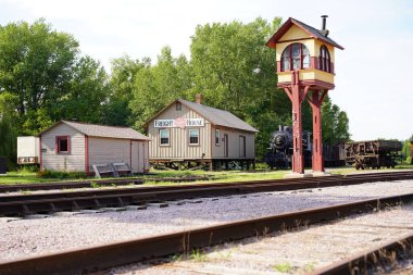 Galler, Wisconsin / ABD - 12 Ağustos 2020: Vintage yük evi tren istasyonu müzesi ziyaretçiler için dışarıda bulunuyor.