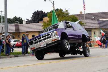 Milwaukee, Wisconsin ABD - 16 Eylül 2023: Latin Amerikalı, Latin Amerikalı ve Meksikalı Amerikan aileler yıllık Meksika Bağımsızlık Günü geçit törenini gerçekleştirdiler.