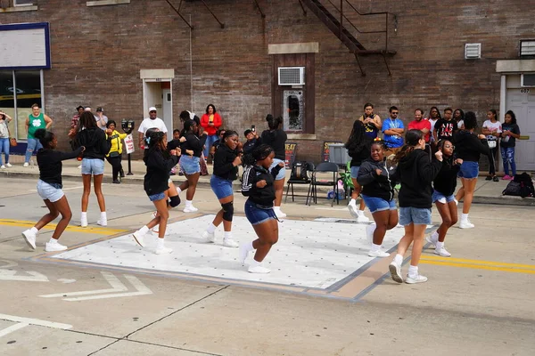 Milwaukee Wisconsin Septiembre 2023 Bailarinas Callejeras Escuelas Secundarias Secundarias Afroamericanas — Foto de Stock