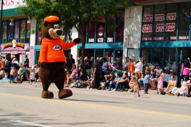 Wisconsin Dells, Wisconsin ABD - 16 Eylül 2023: Wa Zha Wa sonbahar festivali geçidi Wisconsin Dells 