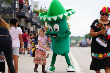 Wisconsin Dells, Wisconsin ABD - 16 Eylül 2023: Wa Zha Wa sonbahar festivali geçidi Wisconsin Dells 