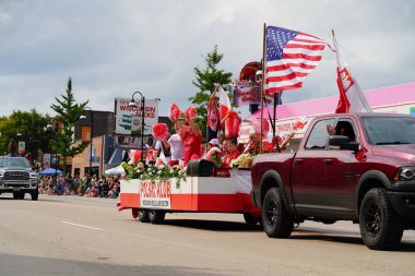Wisconsin Dells, Wisconsin ABD - 16 Eylül 2023: Wa Zha Wa sonbahar festivali geçidi Wisconsin Dells 
