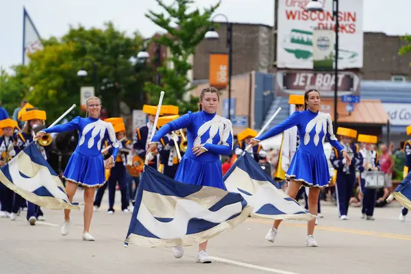 Wisconsin Dells, Wisconsin ABD - 16 Eylül 2023: Wa Zha Wa sonbahar festivali geçidi Wisconsin Dells 