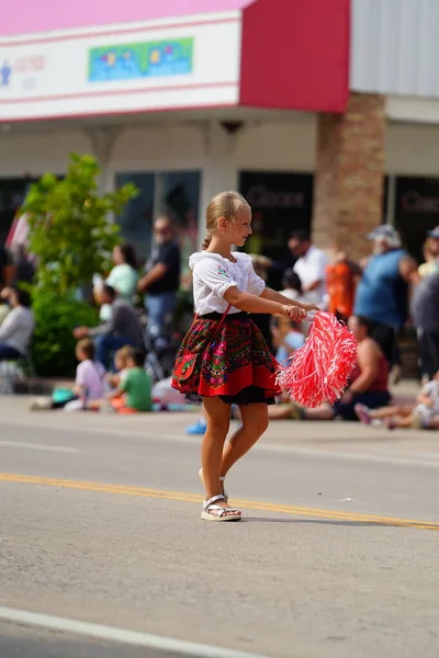 Wisconsin Dells, Wisconsin ABD - 16 Eylül 2023: Wa Zha Wa sonbahar festivali geçidi Wisconsin Dells 