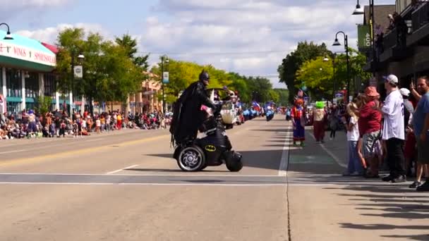Wisconsin Dells Wisconsin Usa Září 2023 Muž Kostýmu Batmana Interagoval — Stock video