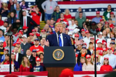 Milwaukee, Wisconsin / ABD - 14 Ocak 2020: 45 ABD Başkanı Donald J. Trump UW-Milwaukee Panter Arena 'da Amerika' yı Tekrar Büyük Yap Mitingi düzenledi ve güçlü bir konuşma yaptı..