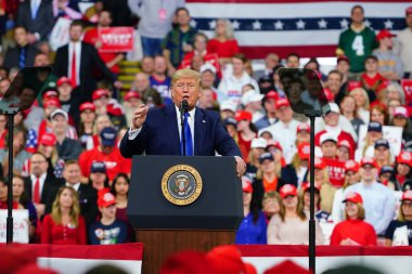 Milwaukee, Wisconsin / ABD - 14 Ocak 2020: 45 ABD Başkanı Donald J. Trump UW-Milwaukee Panter Arena 'da Amerika' yı Tekrar Büyük Yap Mitingi düzenledi ve güçlü bir konuşma yaptı..