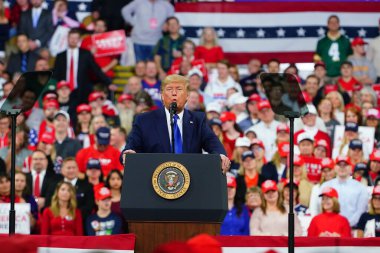 Milwaukee, Wisconsin / ABD - 14 Ocak 2020: 45 ABD Başkanı Donald J. Trump UW-Milwaukee Panter Arena 'da Amerika' yı Tekrar Büyük Yap Mitingi düzenledi ve güçlü bir konuşma yaptı..