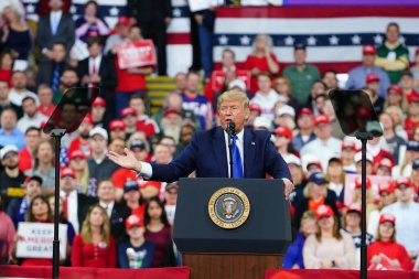 Milwaukee, Wisconsin / ABD - 14 Ocak 2020: 45 ABD Başkanı Donald J. Trump UW-Milwaukee Panter Arena 'da Amerika' yı Tekrar Büyük Yap Mitingi düzenledi ve güçlü bir konuşma yaptı..