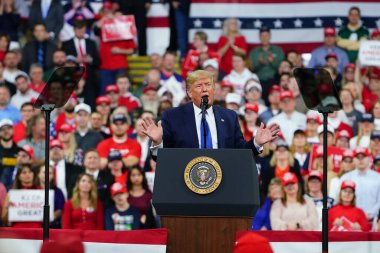 Milwaukee, Wisconsin / ABD - 14 Ocak 2020: 45 ABD Başkanı Donald J. Trump UW-Milwaukee Panter Arena 'da Amerika' yı Tekrar Büyük Yap Mitingi düzenledi ve güçlü bir konuşma yaptı..