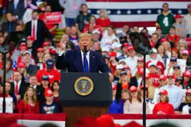Milwaukee, Wisconsin / ABD - 14 Ocak 2020: 45 ABD Başkanı Donald J. Trump UW-Milwaukee Panter Arena 'da Amerika' yı Tekrar Büyük Yap Mitingi düzenledi ve güçlü bir konuşma yaptı..