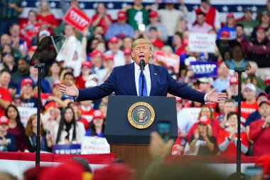 Milwaukee, Wisconsin / ABD - 14 Ocak 2020: 45 ABD Başkanı Donald J. Trump UW-Milwaukee Panter Arena 'da Amerika' yı Tekrar Büyük Yap Mitingi düzenledi ve güçlü bir konuşma yaptı..