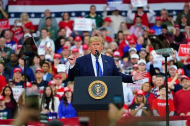 Milwaukee, Wisconsin / ABD - 14 Ocak 2020: 45 ABD Başkanı Donald J. Trump UW-Milwaukee Panter Arena 'da Amerika' yı Tekrar Büyük Yap Mitingi düzenledi ve güçlü bir konuşma yaptı..