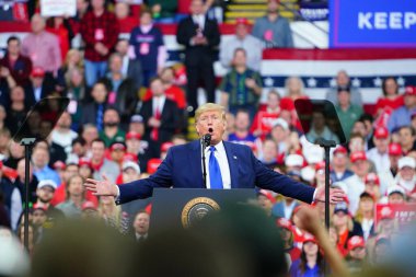 Milwaukee, Wisconsin / ABD - 14 Ocak 2020: 45 ABD Başkanı Donald J. Trump UW-Milwaukee Panter Arena 'da Amerika' yı Tekrar Büyük Yap Mitingi düzenledi ve güçlü bir konuşma yaptı..