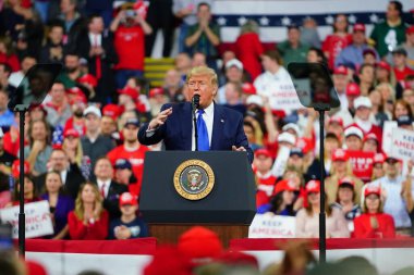 Milwaukee, Wisconsin / ABD - 14 Ocak 2020: 45 ABD Başkanı Donald J. Trump UW-Milwaukee Panter Arena 'da Amerika' yı Tekrar Büyük Yap Mitingi düzenledi ve güçlü bir konuşma yaptı..