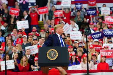 Milwaukee, Wisconsin / ABD - 14 Ocak 2020: 45 ABD Başkanı Donald J. Trump UW-Milwaukee Panter Arena 'da Amerika' yı Tekrar Büyük Yap Mitingi düzenledi ve güçlü bir konuşma yaptı..