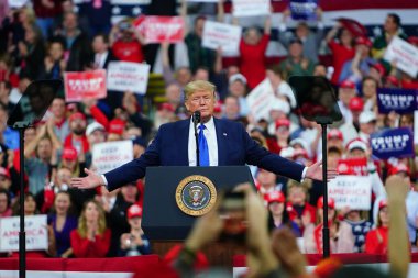 Milwaukee, Wisconsin / ABD - 14 Ocak 2020: 45 ABD Başkanı Donald J. Trump UW-Milwaukee Panter Arena 'da Amerika' yı Tekrar Büyük Yap Mitingi düzenledi ve güçlü bir konuşma yaptı..