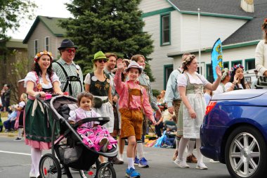 La Crosse, Wisconsin ABD - 1 Ekim 2022 Topluluk Ekim Festivali sırasında bir Alman festivali düzenledi.