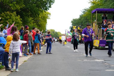 La Crosse, Wisconsin ABD - 1 Ekim 2022 Topluluk Ekim Festivali sırasında bir Alman festivali düzenledi.
