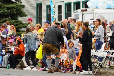 La Crosse, Wisconsin ABD - 1 Ekim 2022 Topluluk Ekim Festivali sırasında bir Alman festivali düzenledi.