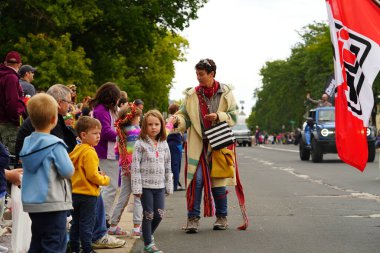 La Crosse, Wisconsin ABD - 1 Ekim 2022 Topluluk Ekim Festivali sırasında bir Alman festivali düzenledi.