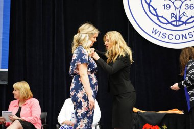  Wisconsin ABD - Wisconsin 'deki Marian Üniversitesi' nde mezuniyet kutlaması, tutkuları eyleme dönüştürme ve ilham verme amaçlı bir eğitim sunan özel bir Katolik Üniversitesi 'dir.