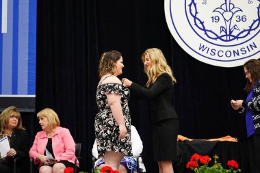  Wisconsin ABD - Wisconsin 'deki Marian Üniversitesi' nde mezuniyet kutlaması, tutkuları eyleme dönüştürme ve ilham verme amaçlı bir eğitim sunan özel bir Katolik Üniversitesi 'dir.