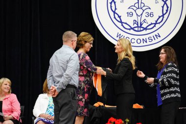  Wisconsin ABD - Wisconsin 'deki Marian Üniversitesi' nde mezuniyet kutlaması, tutkuları eyleme dönüştürme ve ilham verme amaçlı bir eğitim sunan özel bir Katolik Üniversitesi 'dir.