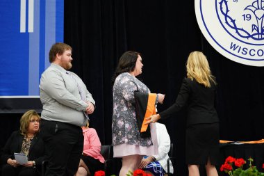  Wisconsin ABD - Wisconsin 'deki Marian Üniversitesi' nde mezuniyet kutlaması, tutkuları eyleme dönüştürme ve ilham verme amaçlı bir eğitim sunan özel bir Katolik Üniversitesi 'dir.