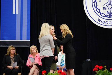  Wisconsin ABD - Wisconsin 'deki Marian Üniversitesi' nde mezuniyet kutlaması, tutkuları eyleme dönüştürme ve ilham verme amaçlı bir eğitim sunan özel bir Katolik Üniversitesi 'dir.