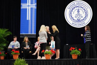  Wisconsin ABD - Wisconsin 'deki Marian Üniversitesi' nde mezuniyet kutlaması, tutkuları eyleme dönüştürme ve ilham verme amaçlı bir eğitim sunan özel bir Katolik Üniversitesi 'dir.