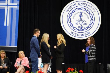  Wisconsin ABD - Wisconsin 'deki Marian Üniversitesi' nde mezuniyet kutlaması, tutkuları eyleme dönüştürme ve ilham verme amaçlı bir eğitim sunan özel bir Katolik Üniversitesi 'dir.