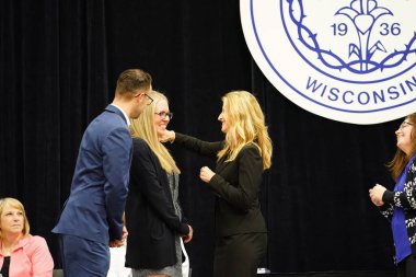  Wisconsin ABD - Wisconsin 'deki Marian Üniversitesi' nde mezuniyet kutlaması, tutkuları eyleme dönüştürme ve ilham verme amaçlı bir eğitim sunan özel bir Katolik Üniversitesi 'dir.