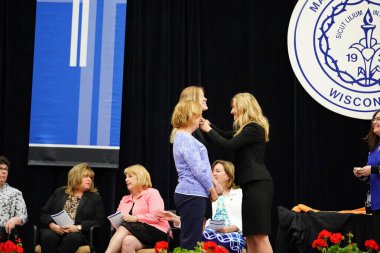  Wisconsin ABD - Wisconsin 'deki Marian Üniversitesi' nde mezuniyet kutlaması, tutkuları eyleme dönüştürme ve ilham verme amaçlı bir eğitim sunan özel bir Katolik Üniversitesi 'dir.