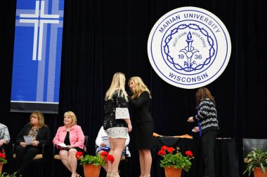  Wisconsin ABD - Wisconsin 'deki Marian Üniversitesi' nde mezuniyet kutlaması, tutkuları eyleme dönüştürme ve ilham verme amaçlı bir eğitim sunan özel bir Katolik Üniversitesi 'dir.
