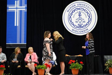  Wisconsin ABD - Wisconsin 'deki Marian Üniversitesi' nde mezuniyet kutlaması, tutkuları eyleme dönüştürme ve ilham verme amaçlı bir eğitim sunan özel bir Katolik Üniversitesi 'dir.