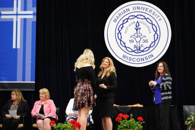  Wisconsin ABD - Wisconsin 'deki Marian Üniversitesi' nde mezuniyet kutlaması, tutkuları eyleme dönüştürme ve ilham verme amaçlı bir eğitim sunan özel bir Katolik Üniversitesi 'dir.
