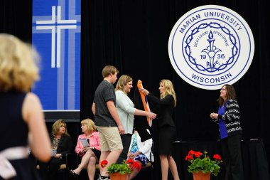  Wisconsin ABD - Wisconsin 'deki Marian Üniversitesi' nde mezuniyet kutlaması, tutkuları eyleme dönüştürme ve ilham verme amaçlı bir eğitim sunan özel bir Katolik Üniversitesi 'dir.