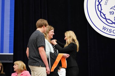  Wisconsin ABD - Wisconsin 'deki Marian Üniversitesi' nde mezuniyet kutlaması, tutkuları eyleme dönüştürme ve ilham verme amaçlı bir eğitim sunan özel bir Katolik Üniversitesi 'dir.