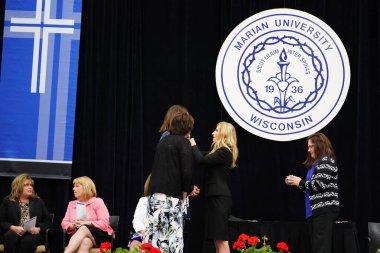  Wisconsin ABD - Wisconsin 'deki Marian Üniversitesi' nde mezuniyet kutlaması, tutkuları eyleme dönüştürme ve ilham verme amaçlı bir eğitim sunan özel bir Katolik Üniversitesi 'dir.