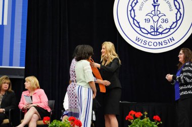  Wisconsin ABD - Wisconsin 'deki Marian Üniversitesi' nde mezuniyet kutlaması, tutkuları eyleme dönüştürme ve ilham verme amaçlı bir eğitim sunan özel bir Katolik Üniversitesi 'dir.