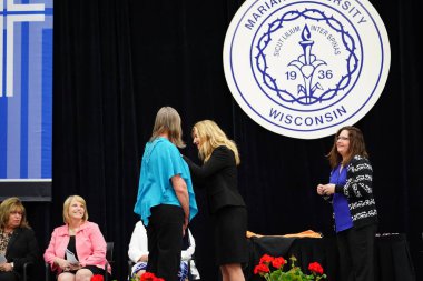  Wisconsin ABD - Wisconsin 'deki Marian Üniversitesi' nde mezuniyet kutlaması, tutkuları eyleme dönüştürme ve ilham verme amaçlı bir eğitim sunan özel bir Katolik Üniversitesi 'dir.
