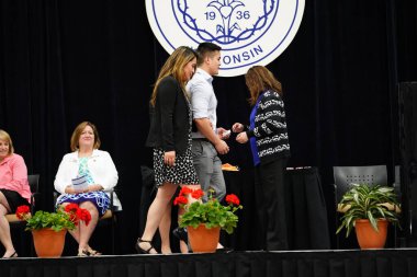  Wisconsin ABD - Wisconsin 'deki Marian Üniversitesi' nde mezuniyet kutlaması, tutkuları eyleme dönüştürme ve ilham verme amaçlı bir eğitim sunan özel bir Katolik Üniversitesi 'dir.