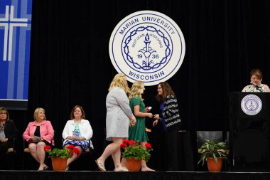  Wisconsin ABD - Wisconsin 'deki Marian Üniversitesi' nde mezuniyet kutlaması, tutkuları eyleme dönüştürme ve ilham verme amaçlı bir eğitim sunan özel bir Katolik Üniversitesi 'dir.