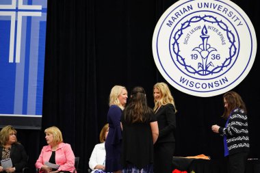  Wisconsin ABD - Wisconsin 'deki Marian Üniversitesi' nde mezuniyet kutlaması, tutkuları eyleme dönüştürme ve ilham verme amaçlı bir eğitim sunan özel bir Katolik Üniversitesi 'dir.